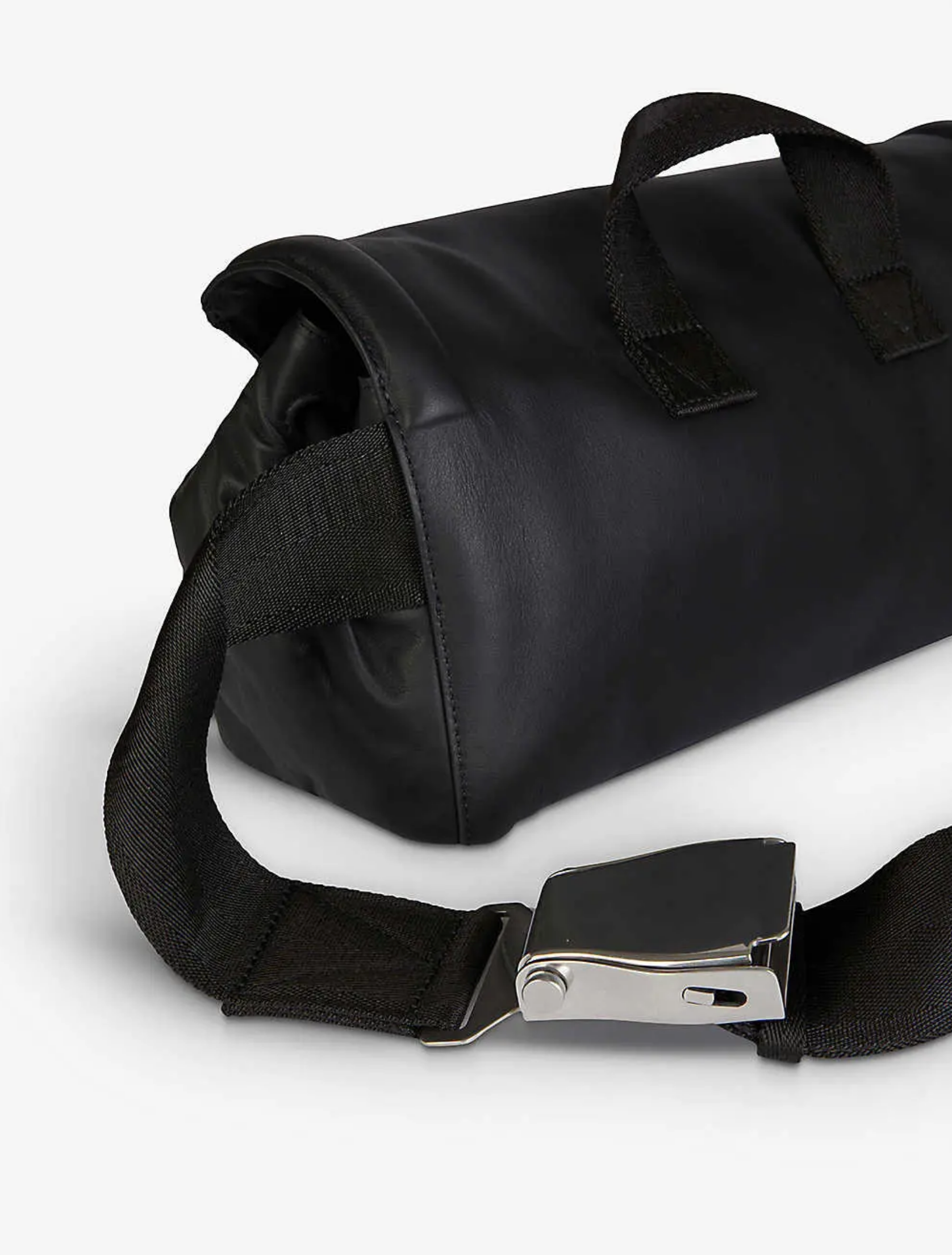 Bottega Veneta Nappa Beak Belt Bag – Black Lambskin Bottega Veneta