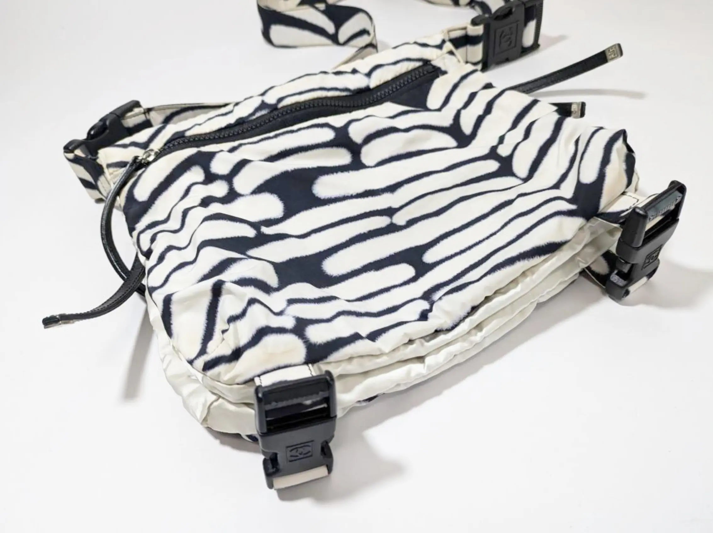 CHANEL Pre-Owned Sports Line abstract print shoulder bag - Vault No9