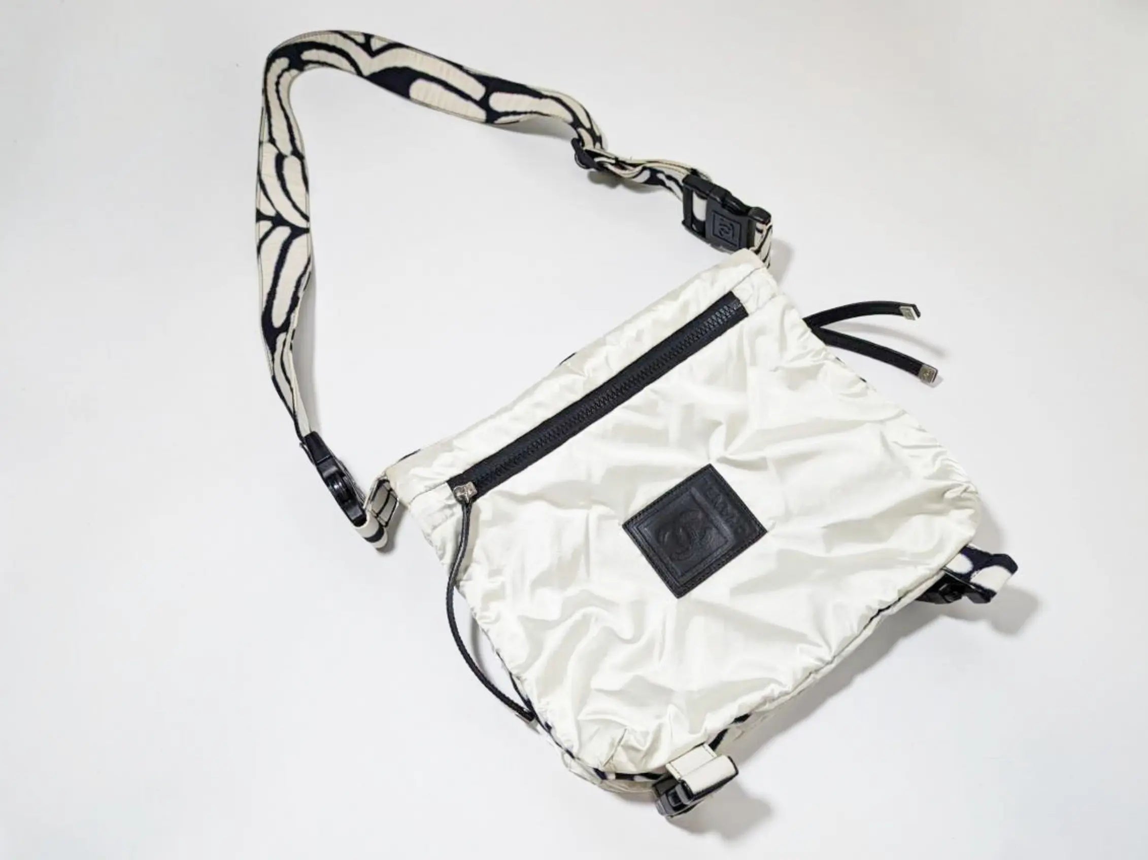 CHANEL Pre-Owned Sports Line abstract print shoulder bag - Vault No9