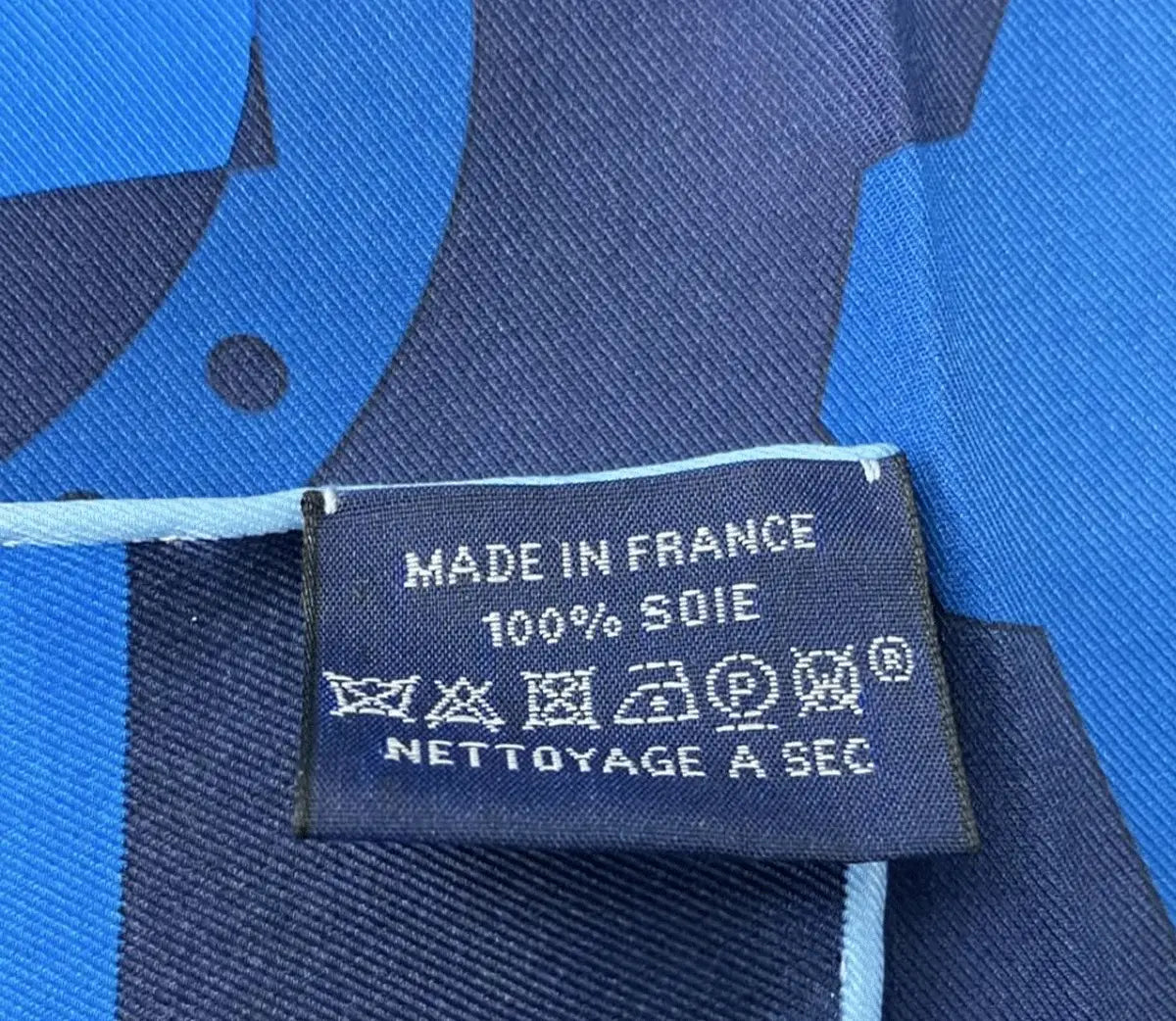 Hermès Petit Carré Silk Scarf – Vintage 42cm Square Hermes
