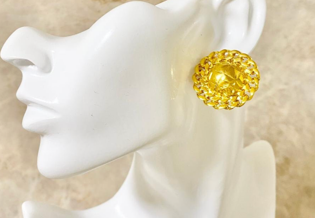 Chanel Vintage Gold Chain Link CC Round Stud Button Earrings